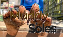 Muddy Soles - Playing with mud between my toes in my back garden (HD)