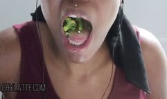 Chewing and Eating Broccoli - Mouth Fetish, Teeth Fetish - 1080 WMV