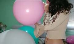 Mean stepmom Inflating and Poping ballons Eng Spa