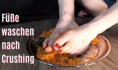 Washing feet after chip crushing - Füße waschen nach Chips-Crushing