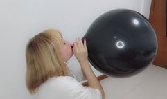 Alla makes a B2P black balloon 14 inches!!!