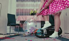 Mila - Back to the 50's - Fun with balloons & Lego (retro)