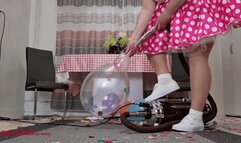 Mila - Back to the 50's - Fun with balloons & Lego