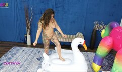 Cinthya Masturbates on the Inflatable Swan 4K (3840x2160)(Inflatable Fetish)