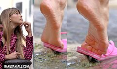 In flip flops and an elegant dress, Nora gets her feet wet in the water - Video update 13184 HD