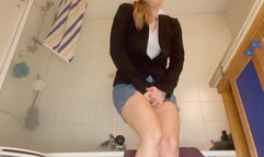 Office woman - Toilet Fetish - Pee peeing