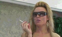 Kelly Is Smoking Hot (MP4)