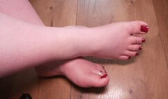 Alluring and sexy feet of a bbw - (no talking)