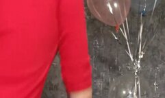 looner girl poping cristall hellium balloons
