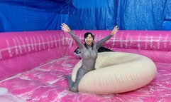 Inflatable Play in Lotion Ocean at Fuwafuwa Place!