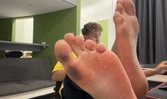 Blonde Young Boss Feet Ignore - Christian Levine
