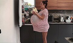 Big pregnant woman (1920x1080 HD) MP4