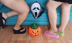 Juliette_RJ and Dolce Amaran Dangling their wedge flip flops for Halloween - FOR MOBILE DEVICES USERS - FEET FETISH - DAGLING - BBW - FLIP FLOPS - LONG TOES - GODDESS