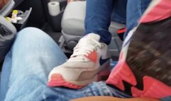 shoejob in car and happy end over her nike airmax