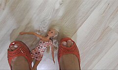 Trying to crush the doll! MP4
