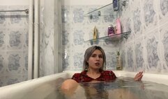 Bathtube farting with bubbles episode 2