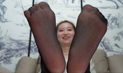 Sexy Asian girl Nimi showcases her sexy little feet3 HD