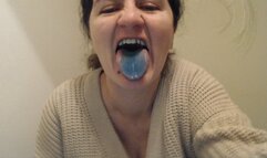 Blue tongue and teeth