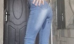 Carina pee in jeans for the first time
