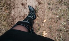 HIGH HEELS MUD Walking in the mud in high heeled boots