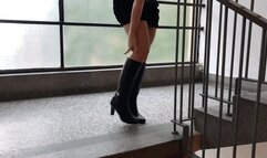 POOR NICKY SPRAINED ANKLE IN BOOTS ON A STAIRS - MOV HD