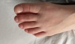 JERK OFF ON LONG NATURAL TOES - HD