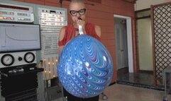 Khi Blows a Suzuki Peacock Balloon to Bursting (MP4 - 720p)