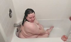 BBW Bathtime and Farting Down the Drain