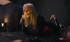 Rich smoke in her lungs 4K MP4