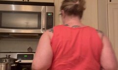 Milf cooks sausage with buttcrack out