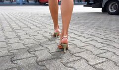 eamvz Scarlett on a walk with slingbacks (mp4-HD)