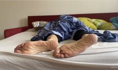 WOMAN’S FEET UNDER THE BLANKET SNORING IN BED - MOV HD