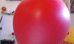 Red balloon to be fully inflated 4K