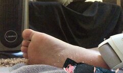 Teenie in Heaven getting Covered in Giantess Foot Dust 1080