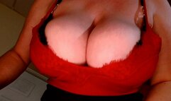 Big boobs bouncing and clapping