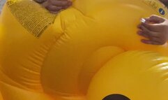 Deflate with hand my inflatable duck